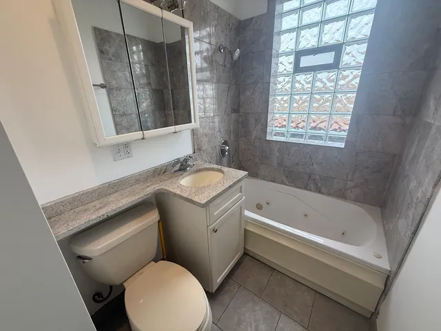 $1,450 | 5207 West Belmont Avenue, Unit 2C, Chicago, IL 60641