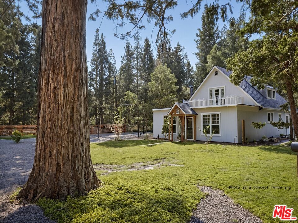 618 Wisner Road Mount Shasta, CA 96067 - Photo 11 of 21 a front view of a house with a yard