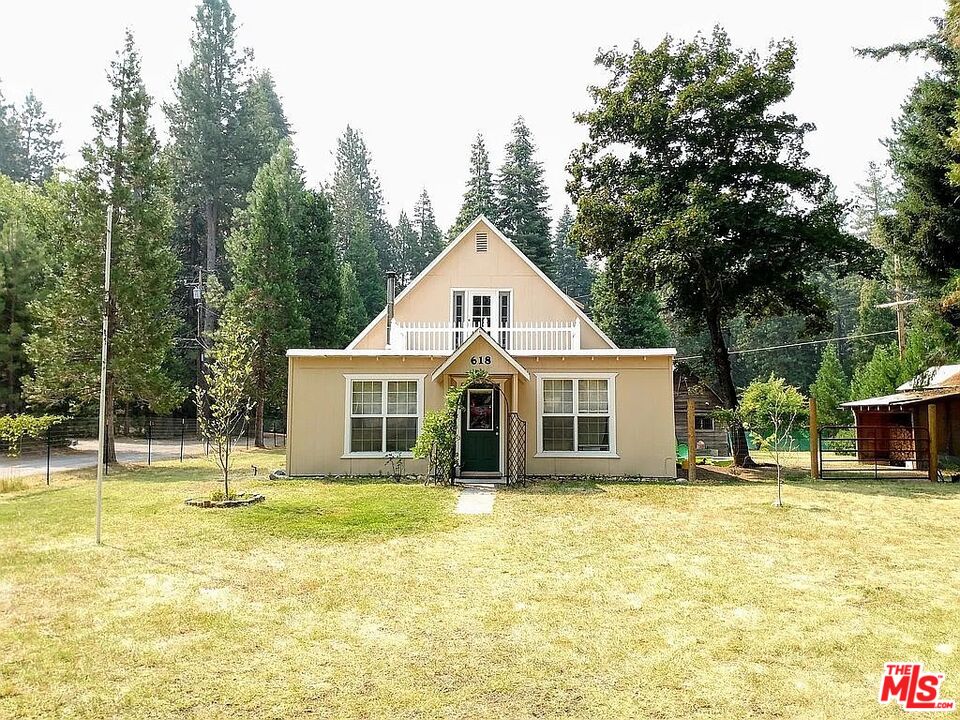 618 Wisner Road Mount Shasta, CA 96067 - Photo 12 of 21 a front view of house with yard and trees around