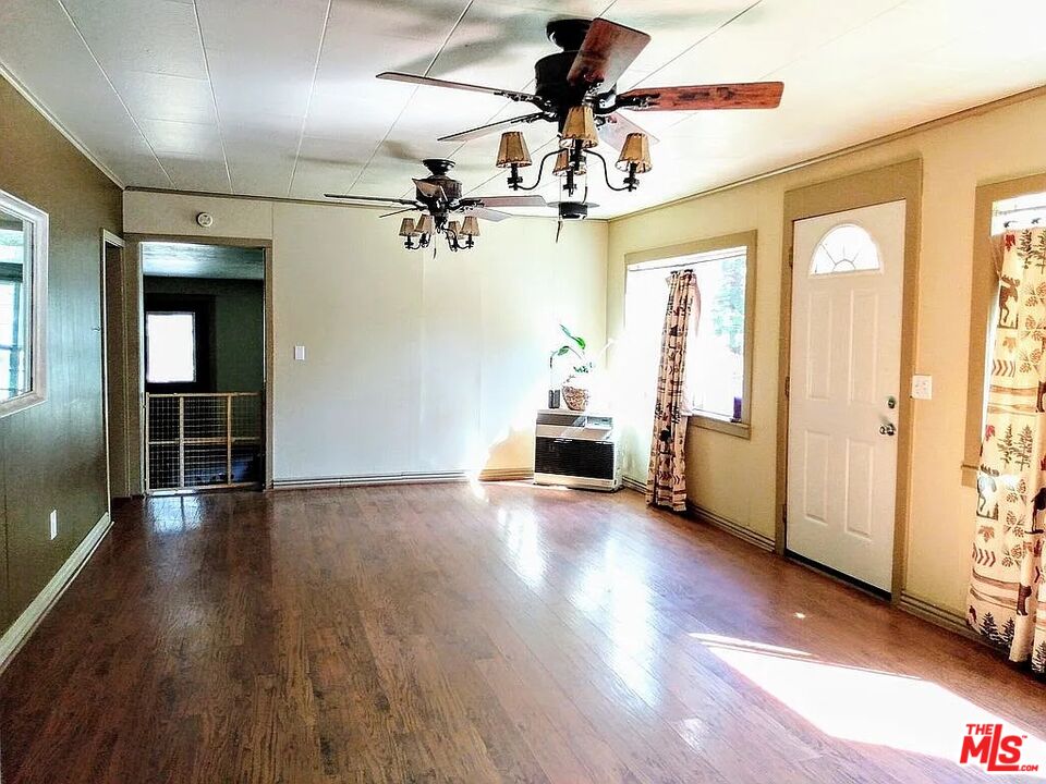 618 Wisner Road Mount Shasta, CA 96067 - Photo 13 of 21 a view of a livingroom with wooden floor and a ceiling fan
