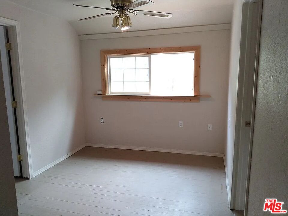 618 Wisner Road Mount Shasta, CA 96067 - Photo 16 of 21 a view of room with window and ceiling fan