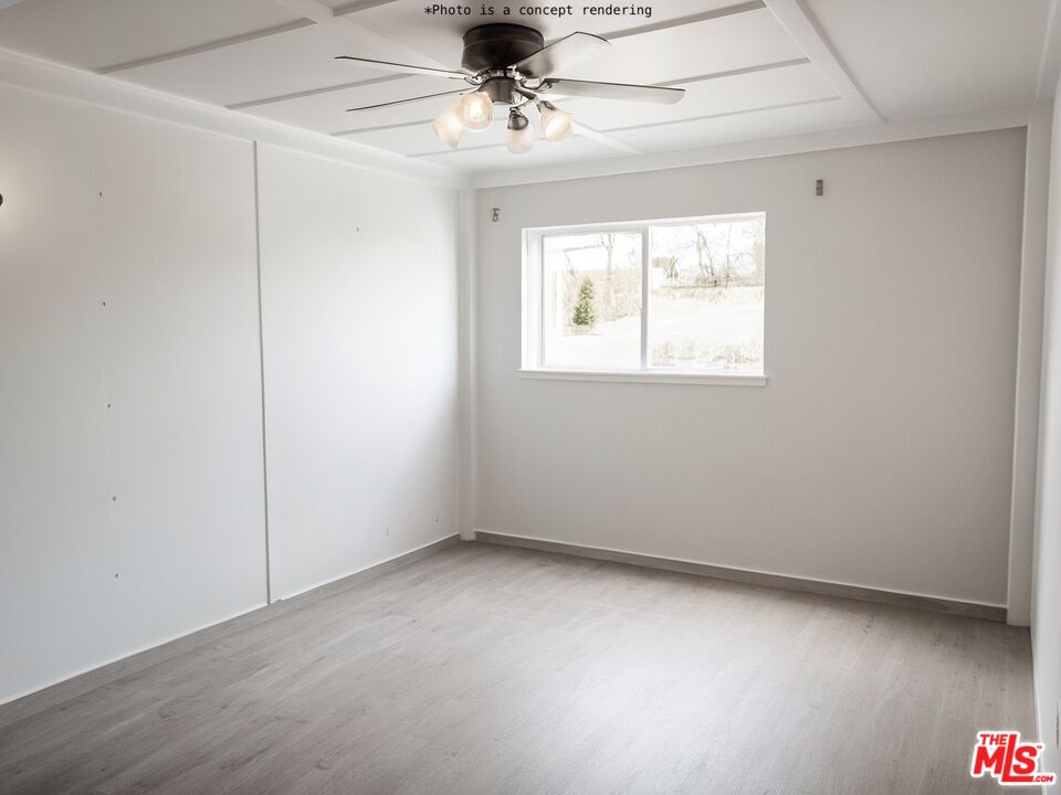 618 Wisner Road Mount Shasta, CA 96067 - Photo 5 of 21 an empty room with a window