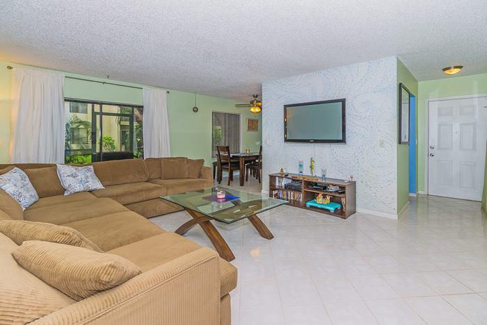 150 Pineview Road, Unit K2 Jupiter, FL 33469 - Photo 4 of 29 Spacious Living Room