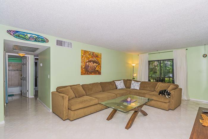 150 Pineview Road, Unit K2 Jupiter, FL 33469 - Photo 5 of 29 Living Room