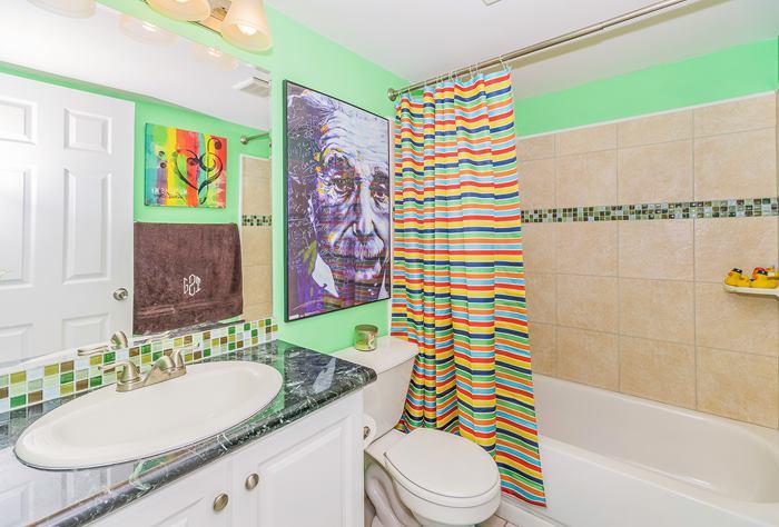 150 Pineview Road, Unit K2 Jupiter, FL 33469 - Photo 8 of 29 Guest Bath