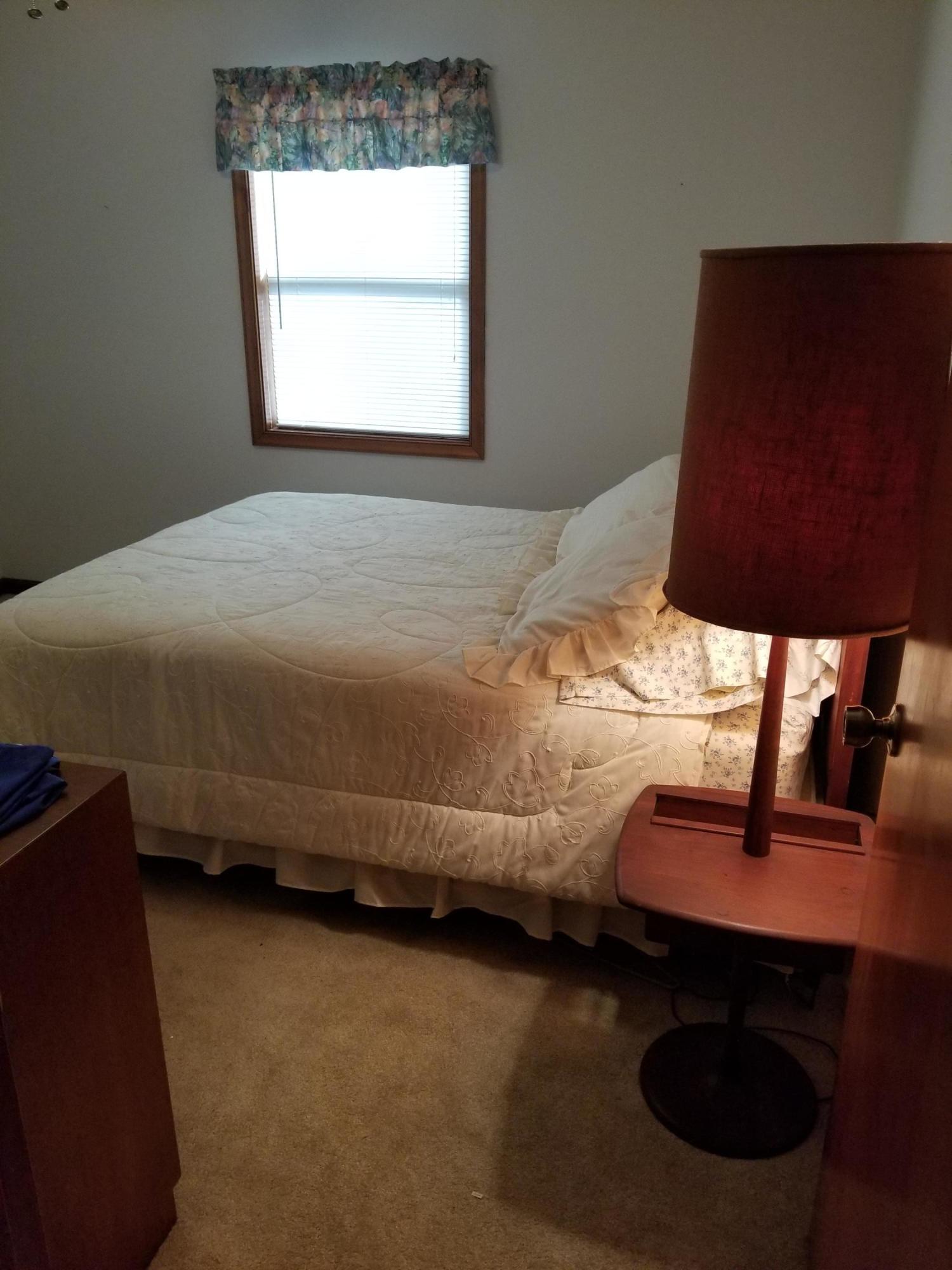 114 Ridgeway Court Moneta, VA 24121 - Photo 12 of 45 Entry guest room