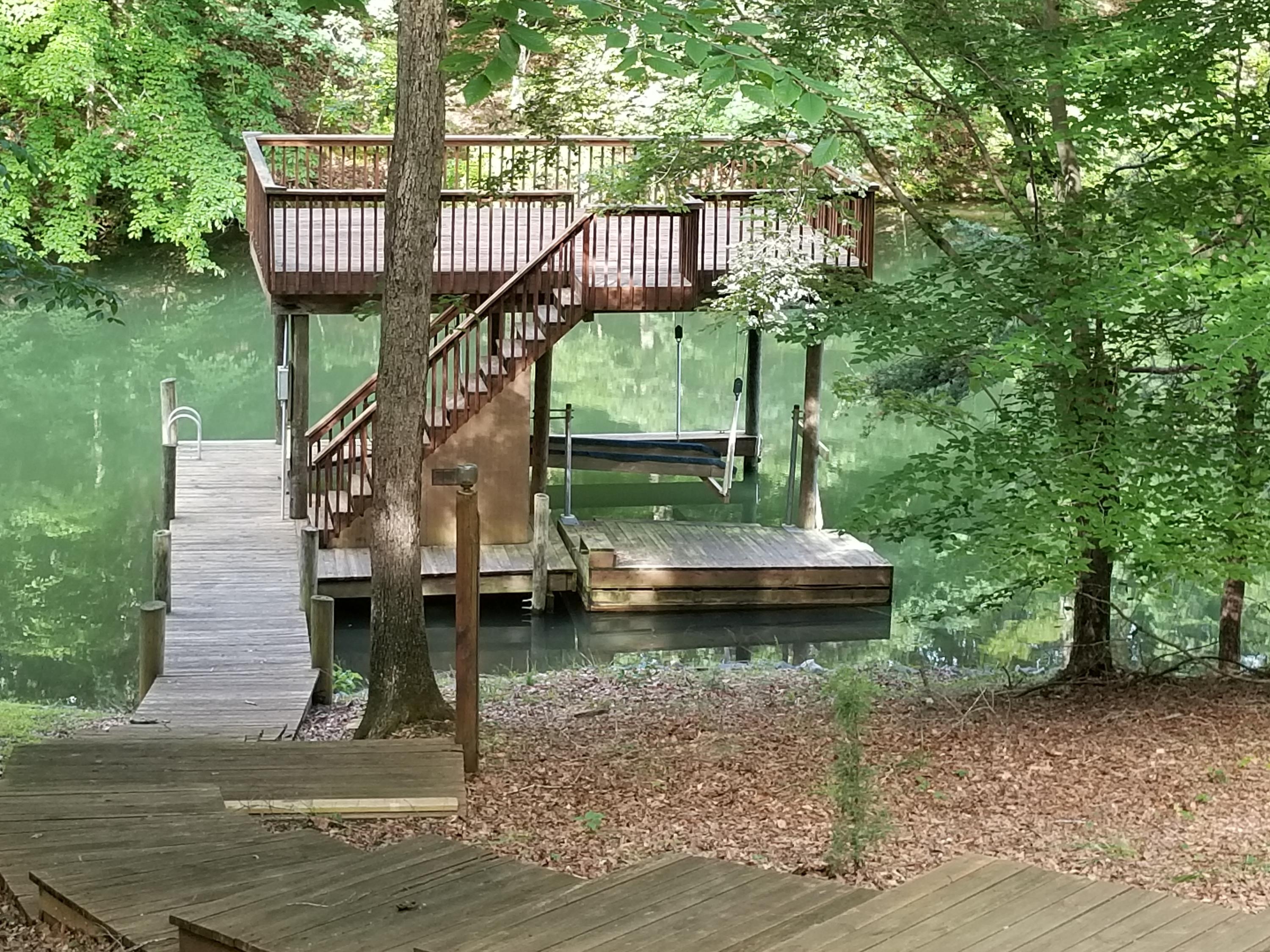 114 Ridgeway Court Moneta, VA 24121 - Photo 20 of 45 Single slip dock