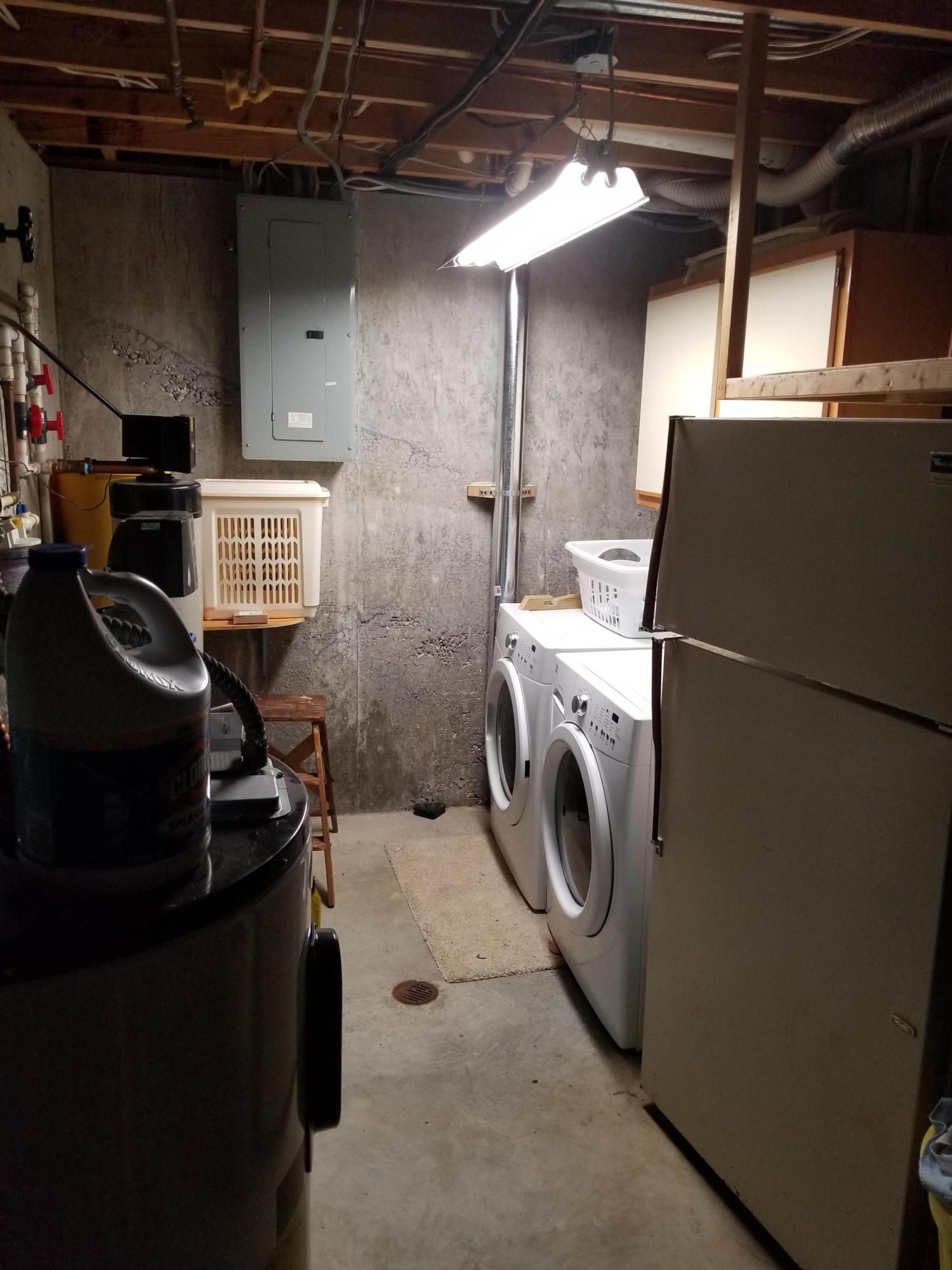 114 Ridgeway Court Moneta, VA 24121 - Photo 31 of 45 Laundry