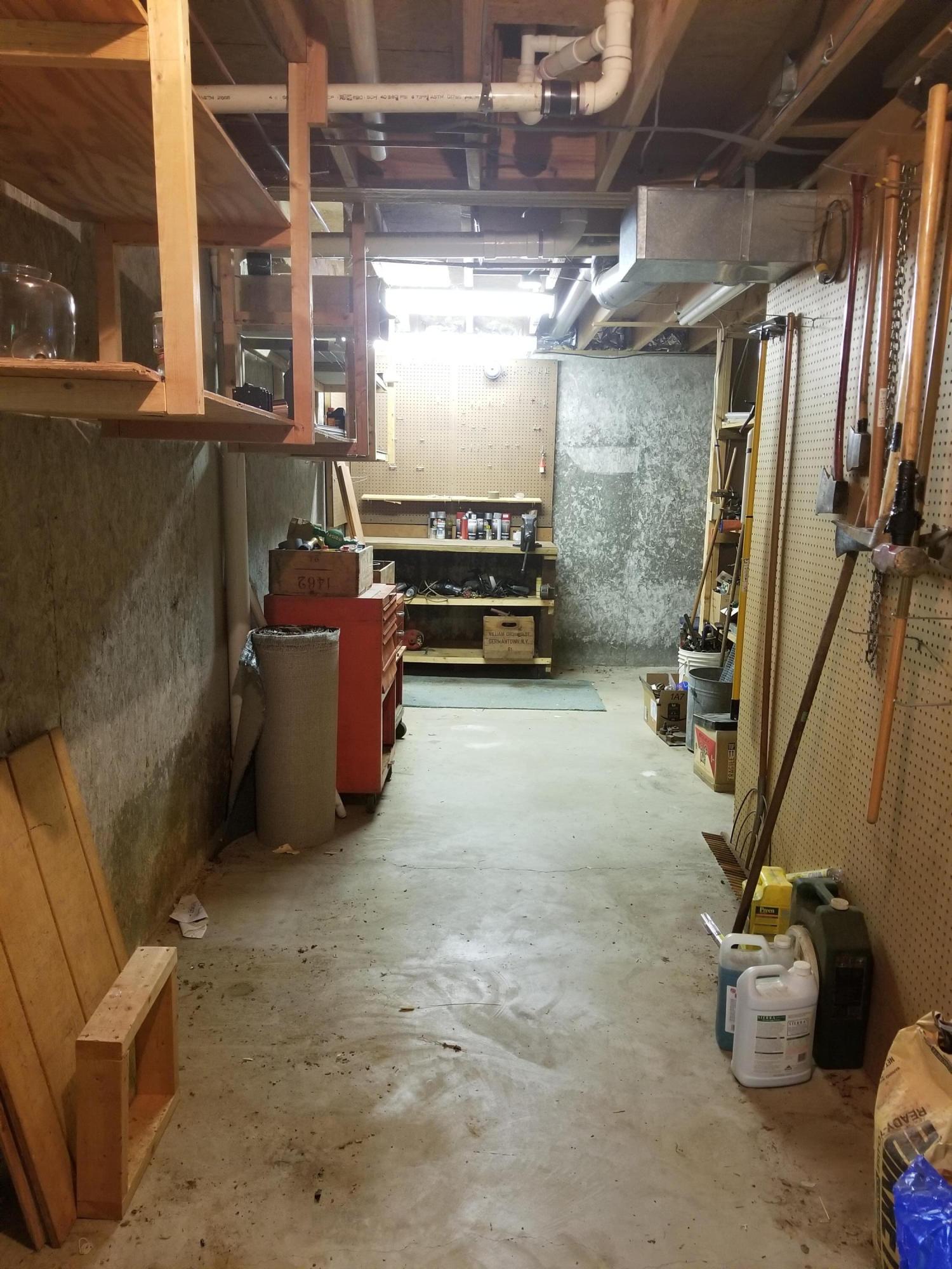 114 Ridgeway Court Moneta, VA 24121 - Photo 33 of 45 Work bench