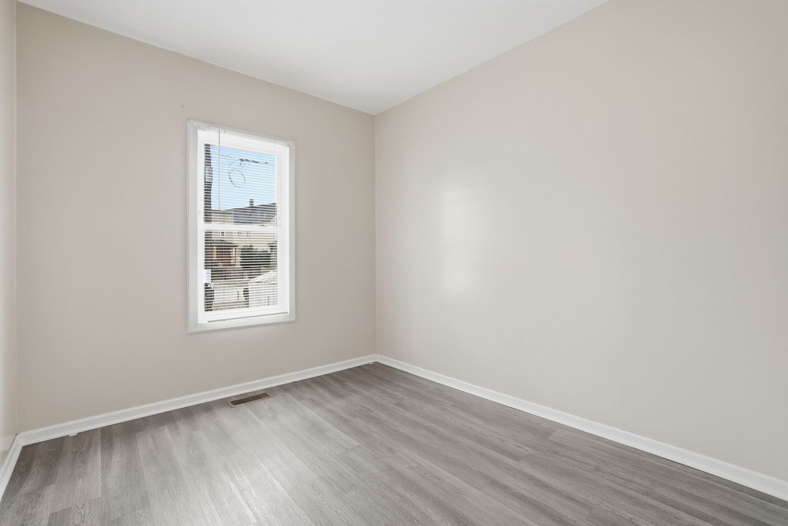 10046 South Commercial Avenue Chicago, IL 60617 - Photo 33 of 39