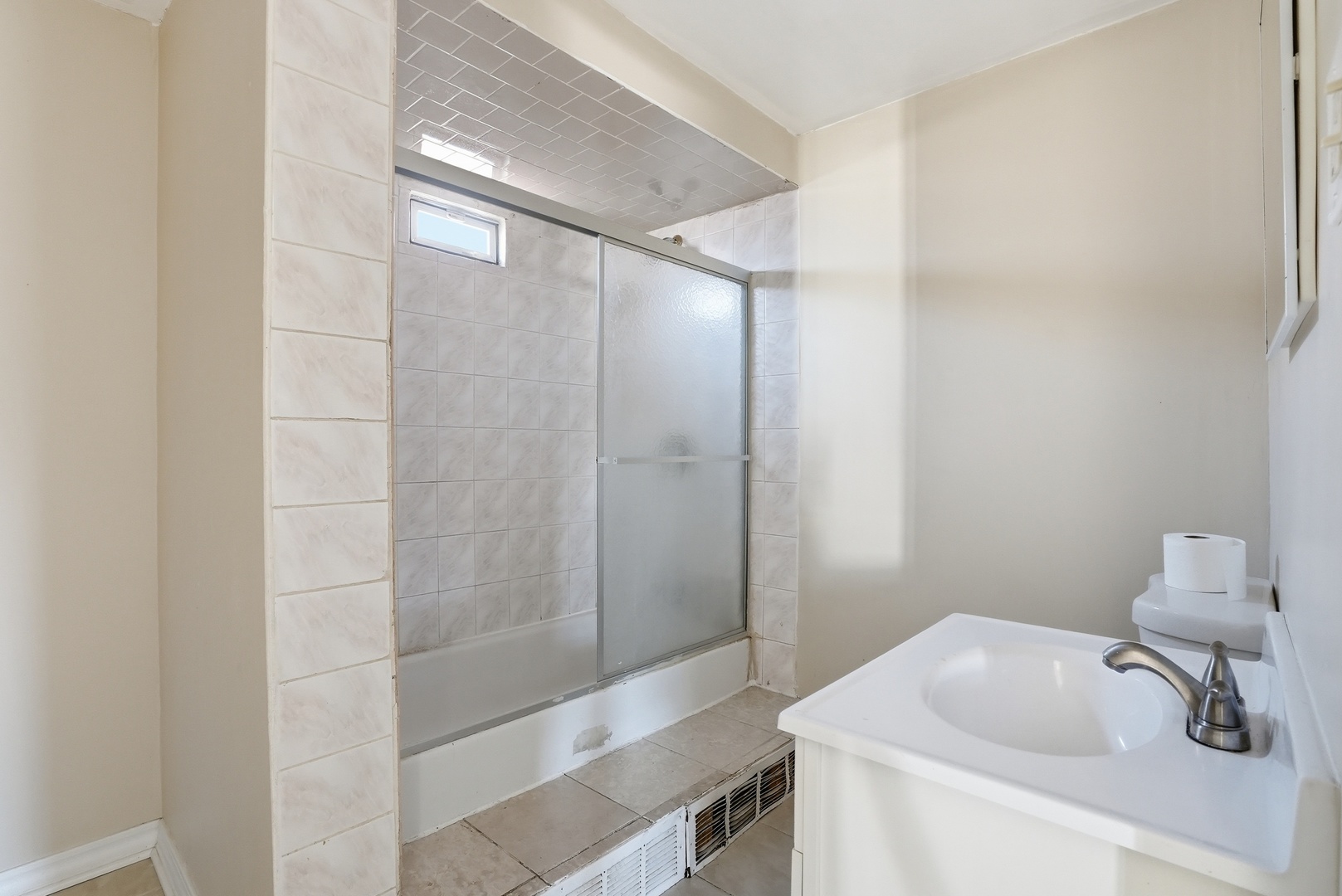 10046 South Commercial Avenue Chicago, IL 60617 - Photo 10 of 39