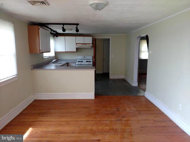 6173 Bethlehem Road Preston, MD 21655 - Photo 4 of 8 a kitchen with granite countertop a stove and a refrigerator