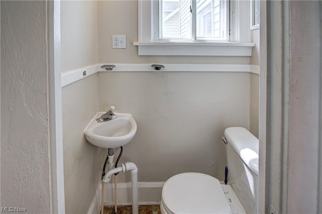975 Pembrook Road Cleveland, OH 44121 - Photo 14 of 35