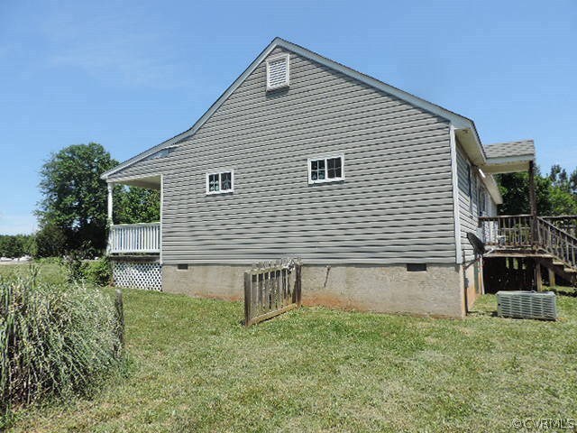 724 Namozine Road Crewe, VA 23930 - Photo 4 of 19