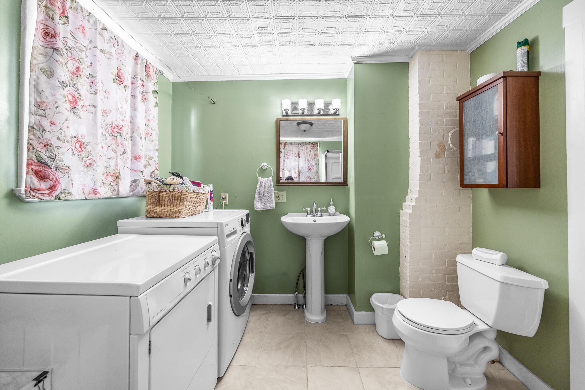 216 Center Street Bangor, ME 04401 - Photo 27 of 42 Bath 1