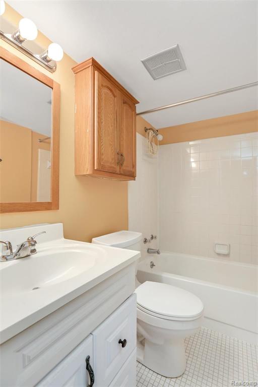 27374 Evergreen Road, Unit 4 Lathrup Village, MI 48076 - Photo 15 of 26