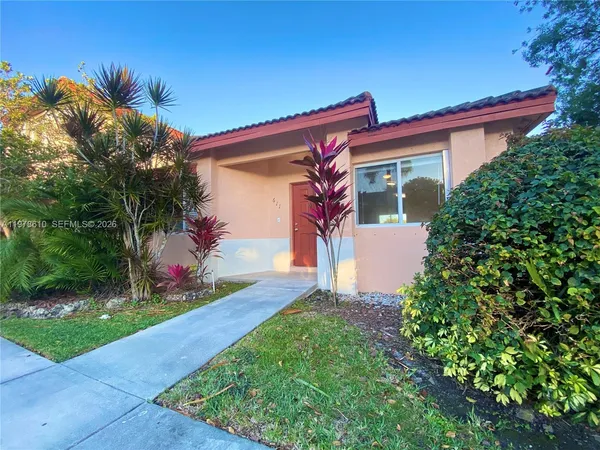 $2,900 | 611 208th Circle, Unit 611, Pembroke Pines, FL 33029