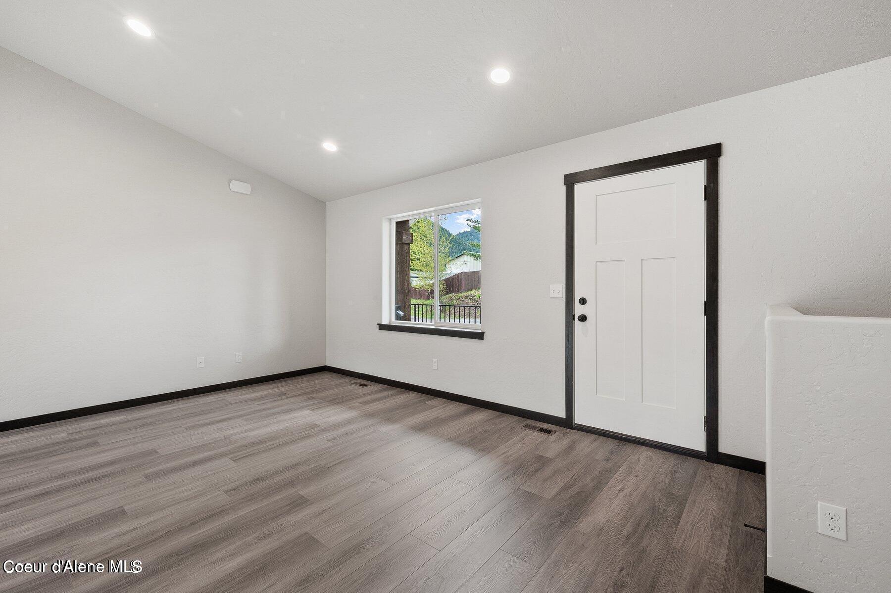 515 Lower Rio Vista Street Osburn, ID 83849 - Photo 4 of 25 20240508194446544887000000-o