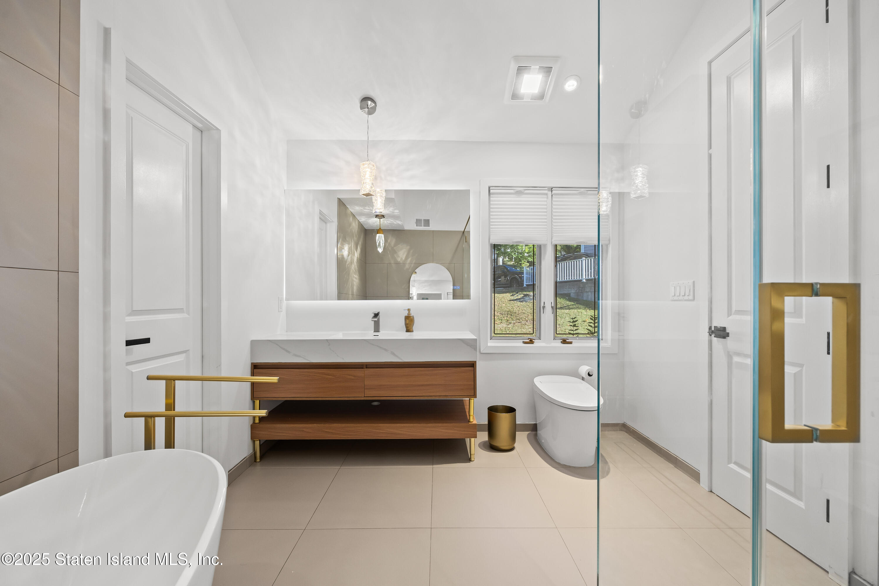 2 Wards Point Avenue Staten Island, NY 10307 - Photo 29 of 38 a spacious bathroom with a bathtub and shower