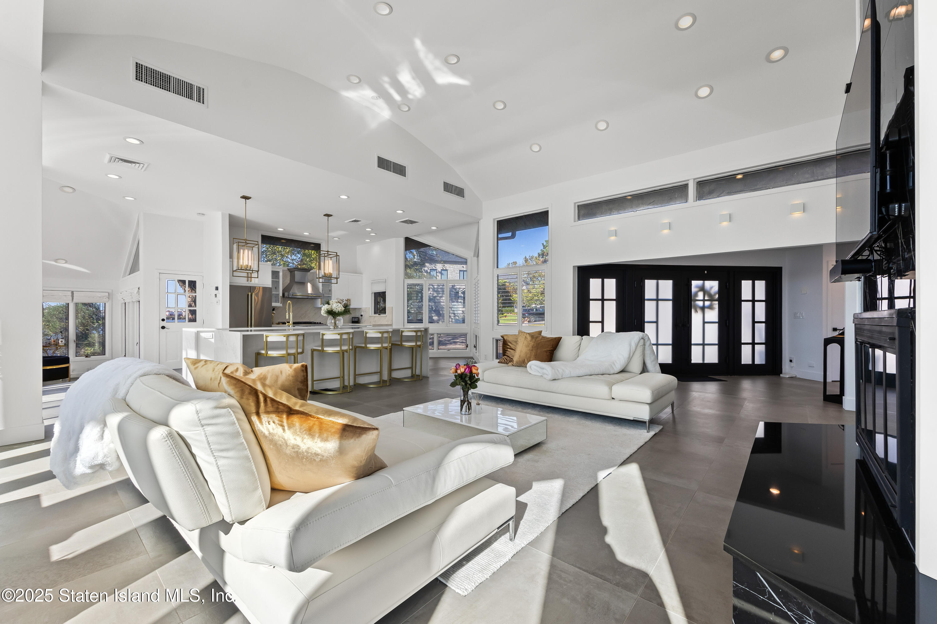 2 Wards Point Avenue Staten Island, NY 10307 - Photo 7 of 38 a living room with furniture and a large window
