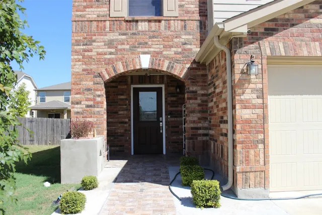 $2,400 | 11052 Kirkoswald Road, Austin, TX 78754