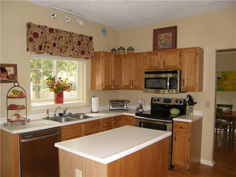 7562 Meadow Ridge Drive Fishers, IN 46038 - Photo 6 of 23 Gallery Image 6