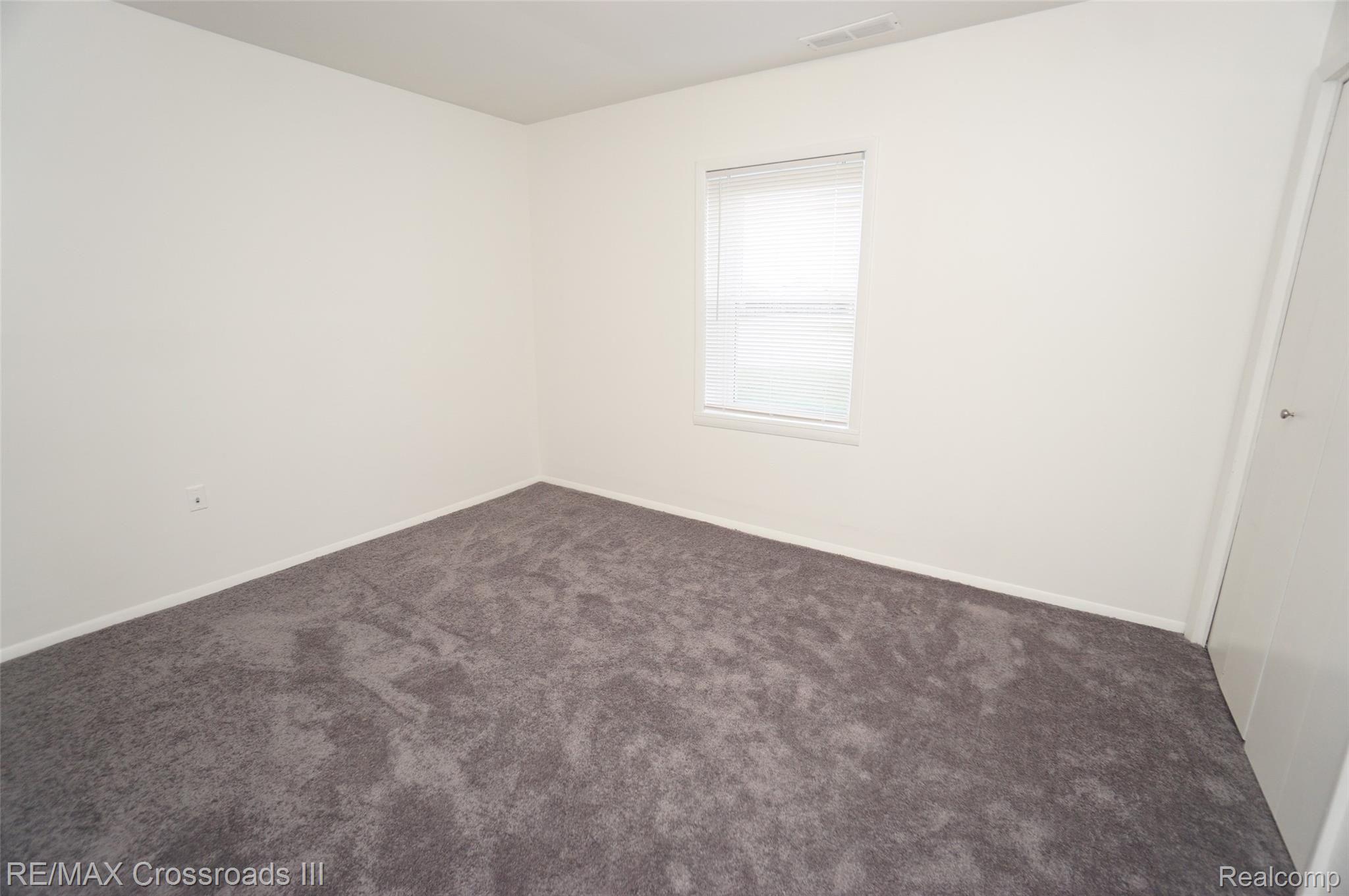 41405 Tyler Road Belleville, MI 48111 - Photo 11 of 19 DSC07415.JPG