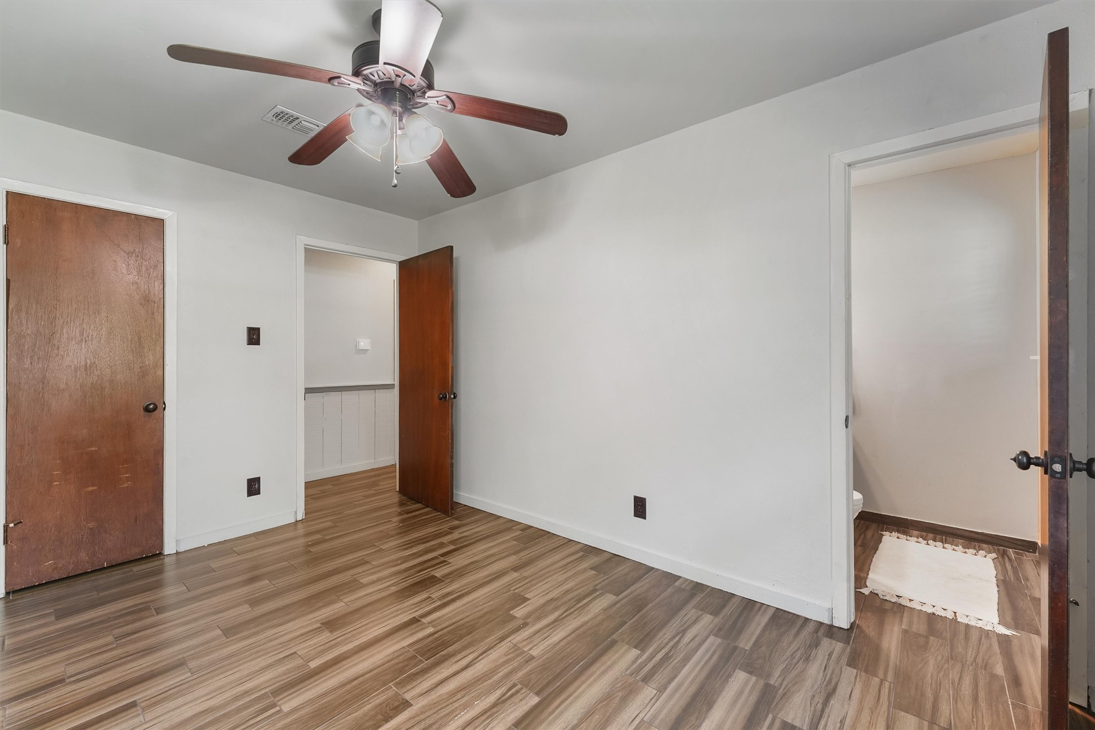 326 Broad Ripple Drive Houston, TX 77336 - Photo 13 of 26 a view of a livingroom with wooden floor