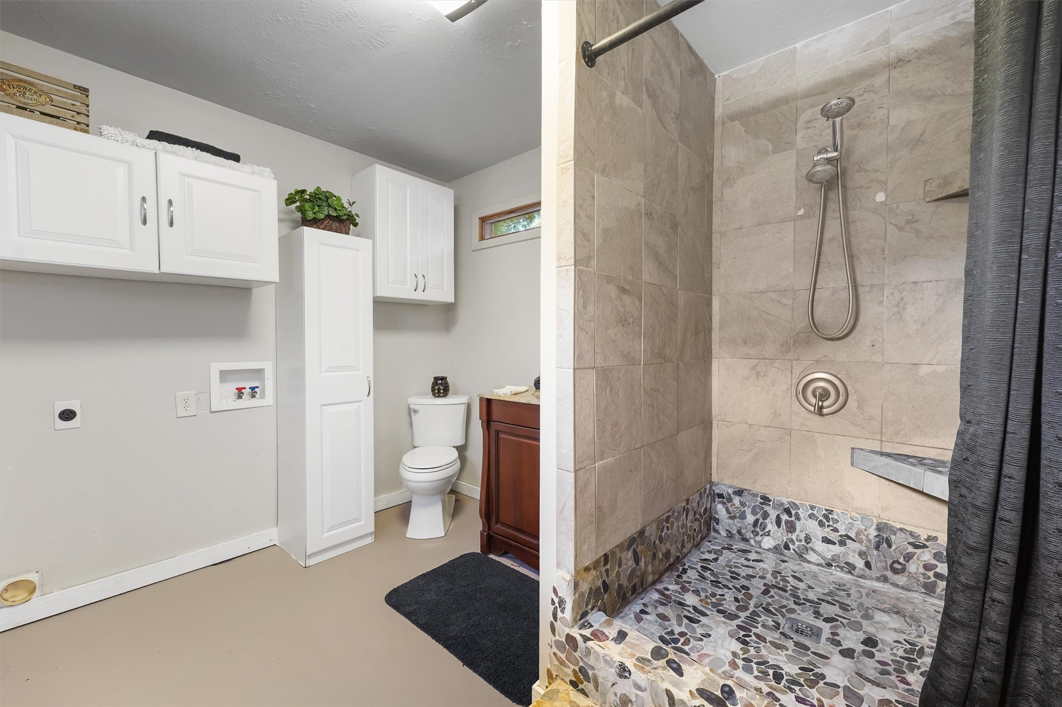 326 Broad Ripple Drive Houston, TX 77336 - Photo 20 of 26 a bathroom with a shower and a toilet