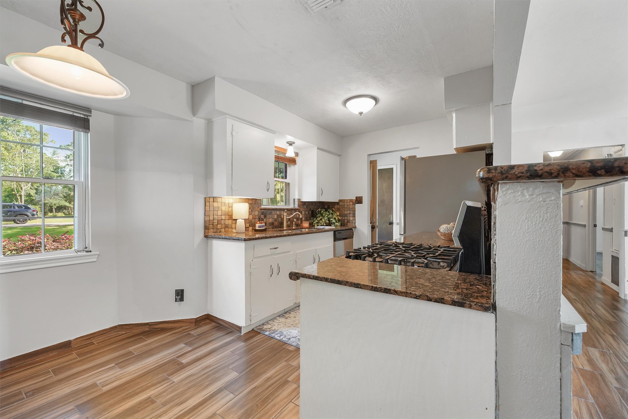 326 Broad Ripple Drive Houston, TX 77336 - Photo 8 of 26 a kitchen with granite countertop a refrigerator stove and sink