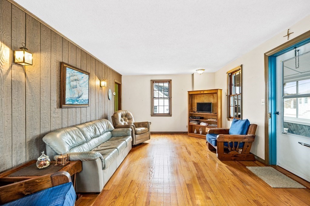 33 Farragut Road Marshfield, MA 02050 - Photo 5 of 38 Gallery Image 5