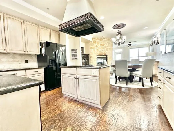 $2,500 | 402 Oakbrook Drive, Lewisville, TX 75057