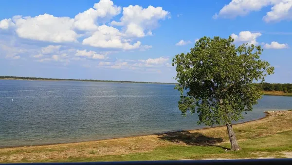 $2,500 | 402 Oakbrook Drive, Lewisville, TX 75057