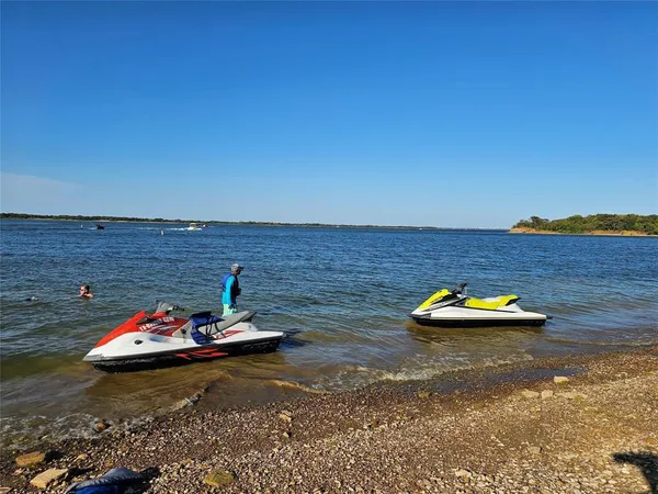 $2,500 | 402 Oakbrook Drive, Lewisville, TX 75057