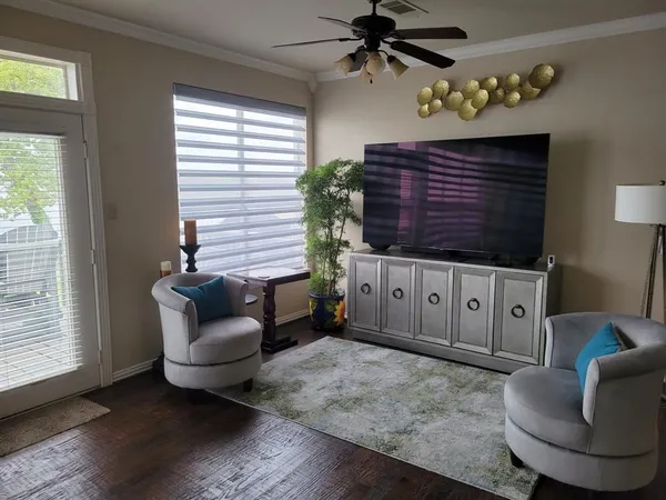 $2,500 | 402 Oakbrook Drive, Lewisville, TX 75057