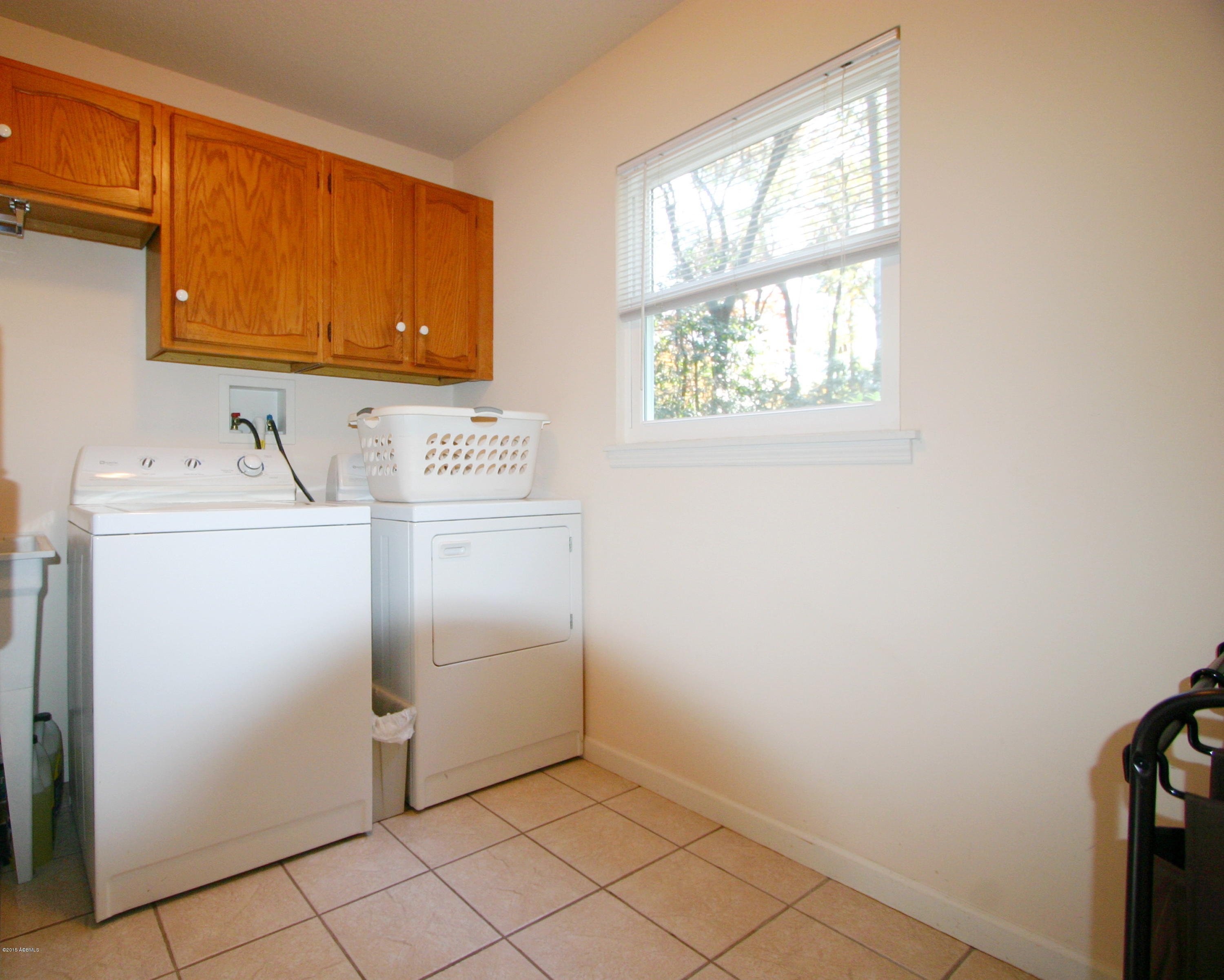 17 Factory Creek Road Beaufort, SC 29907 - Photo 20 of 27 laundry