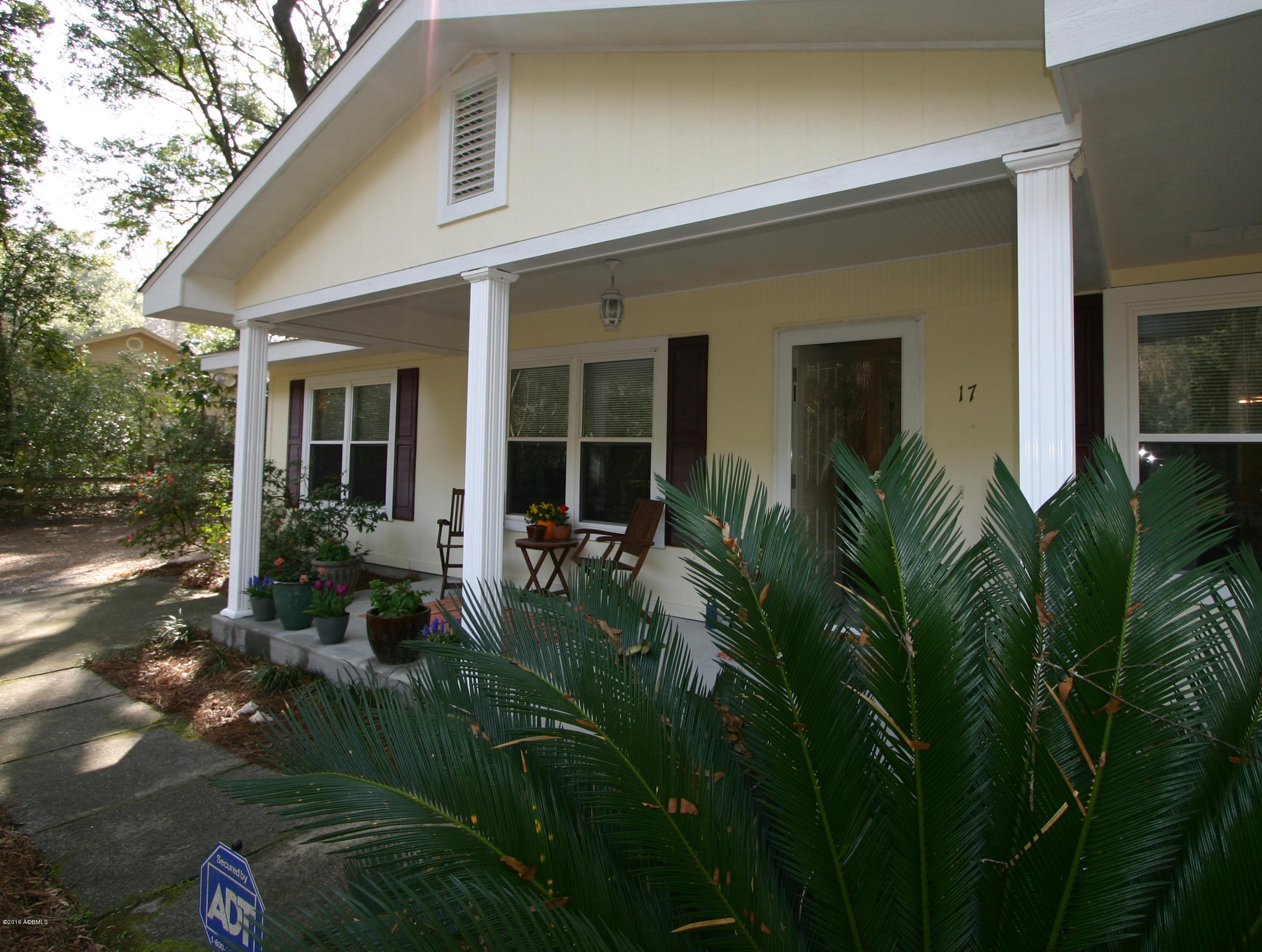 17 Factory Creek Road Beaufort, SC 29907 - Photo 27 of 27 front palm clsup