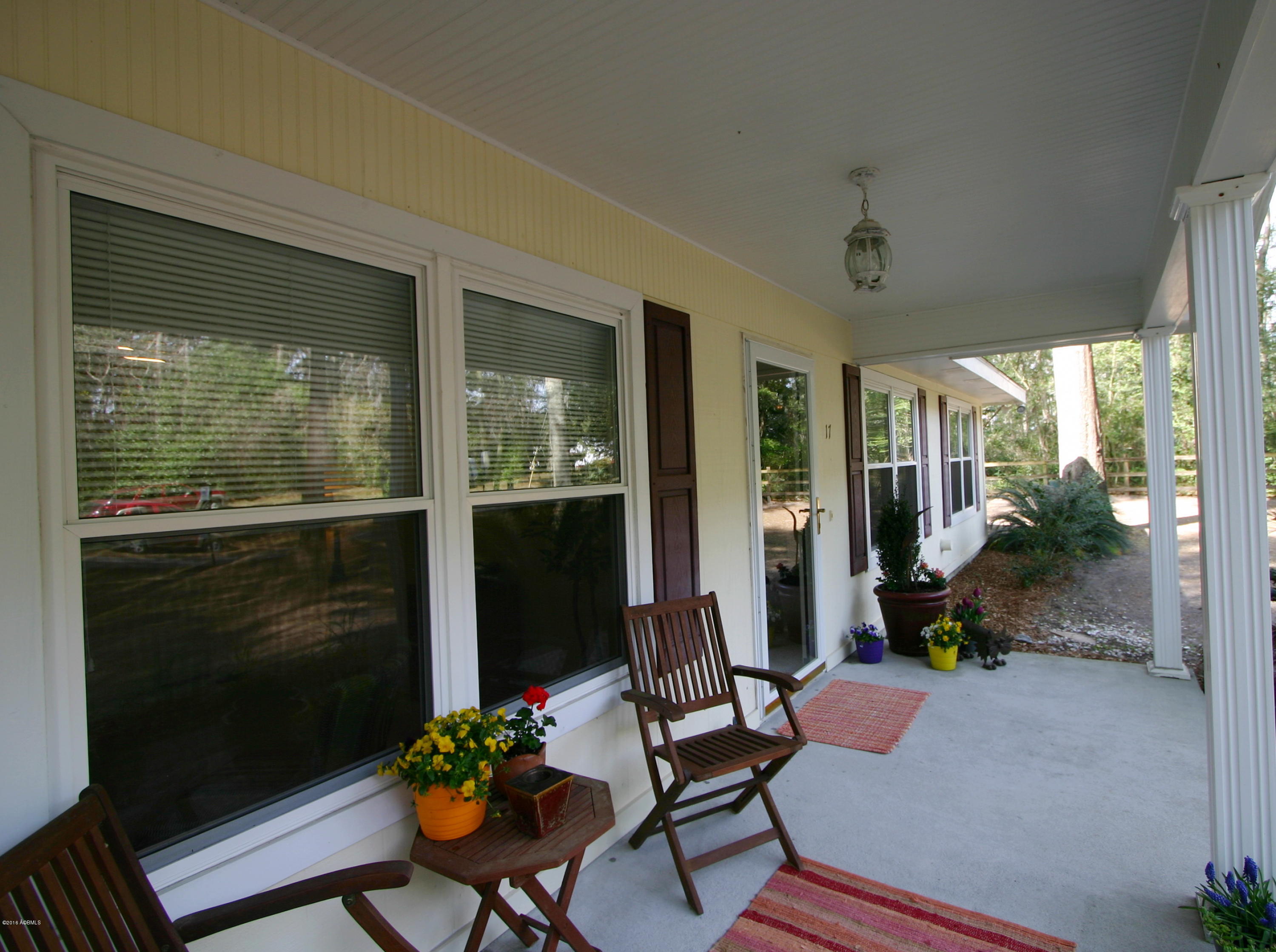 17 Factory Creek Road Beaufort, SC 29907 - Photo 5 of 27 porc w chrs