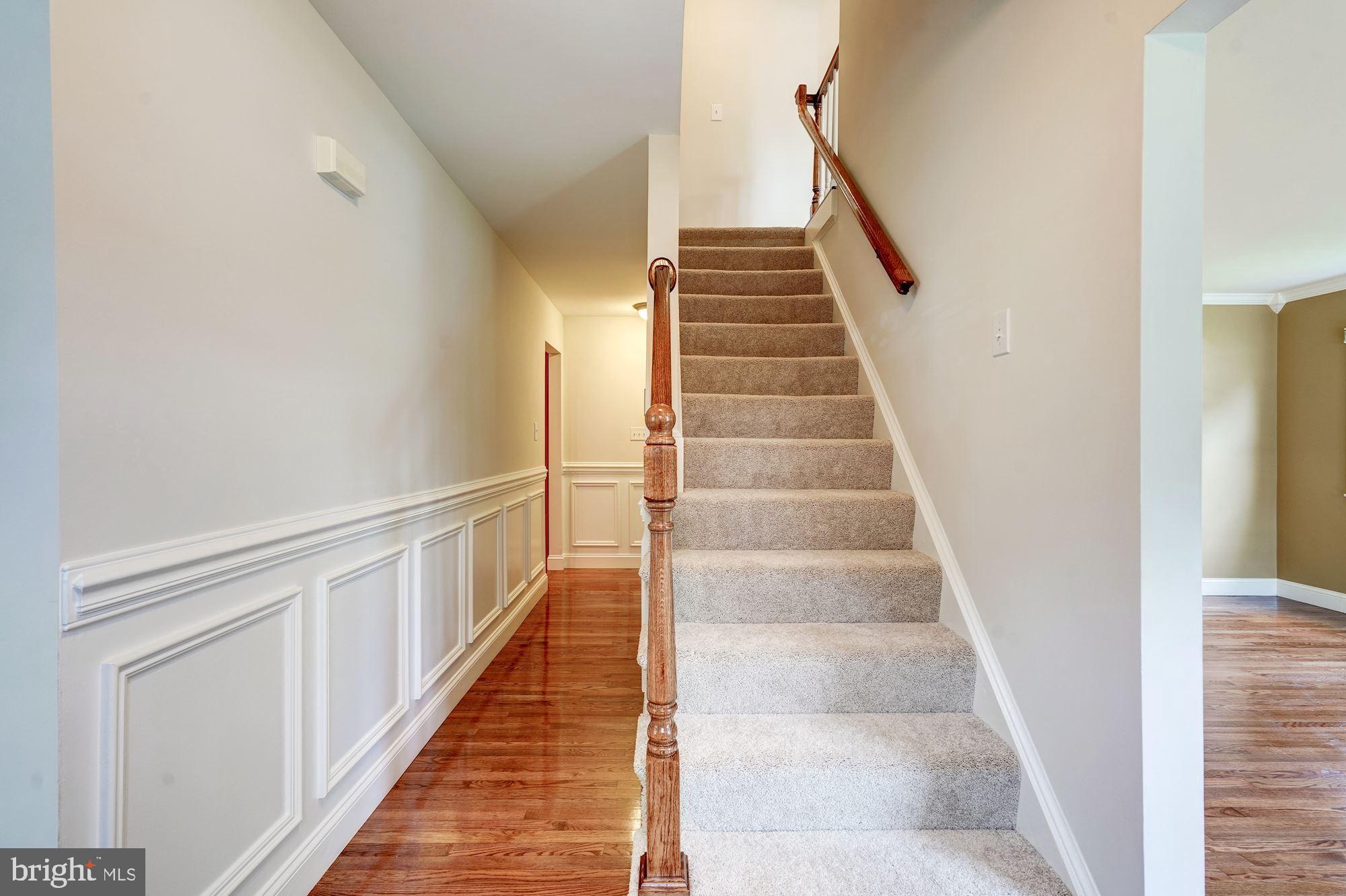 117 North Kennedy Road Sterling, VA 20164 - Photo 4 of 31 Hardwoods, Chair Rail & Shadow Boxing
