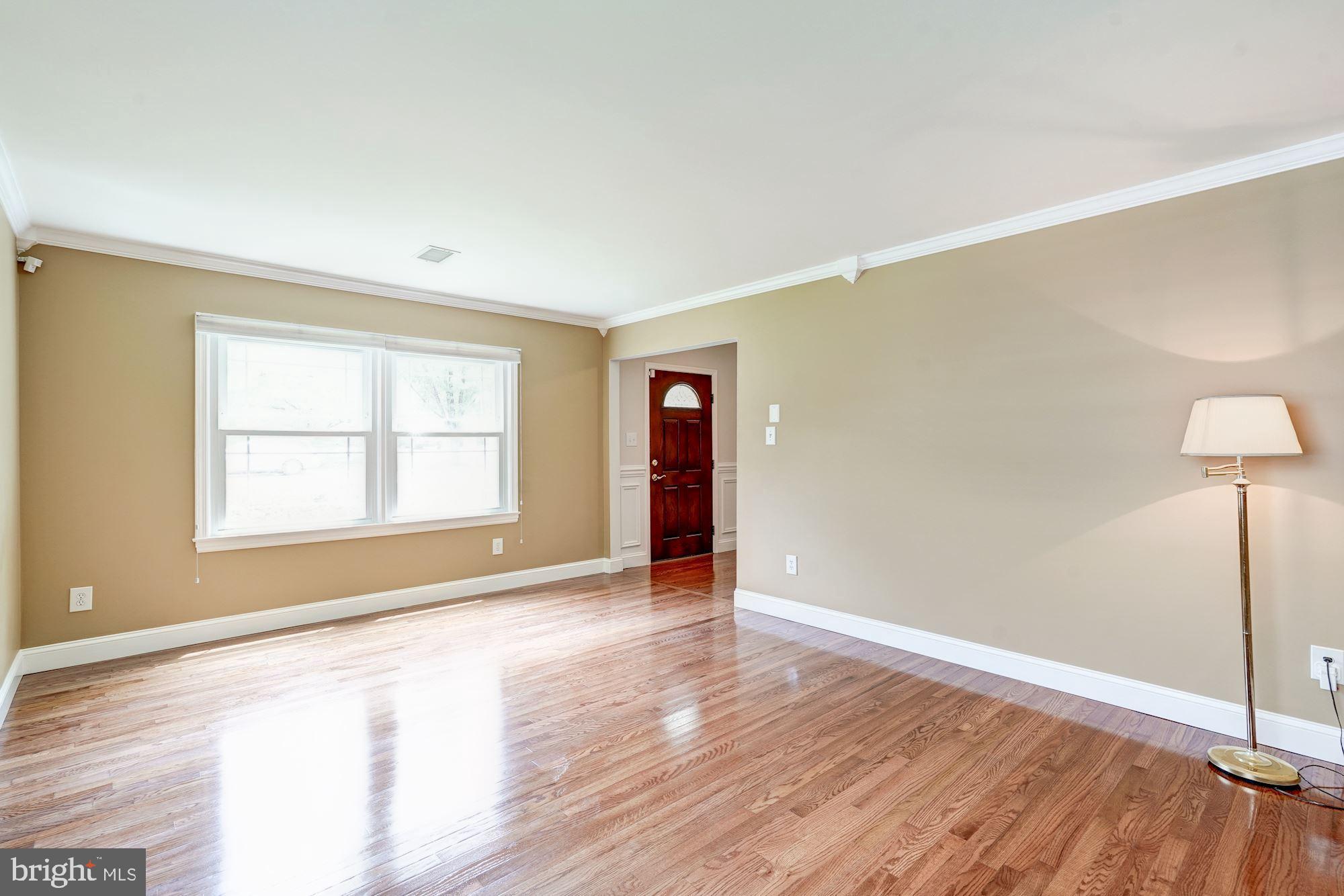 117 North Kennedy Road Sterling, VA 20164 - Photo 6 of 31 Gallery Image 6