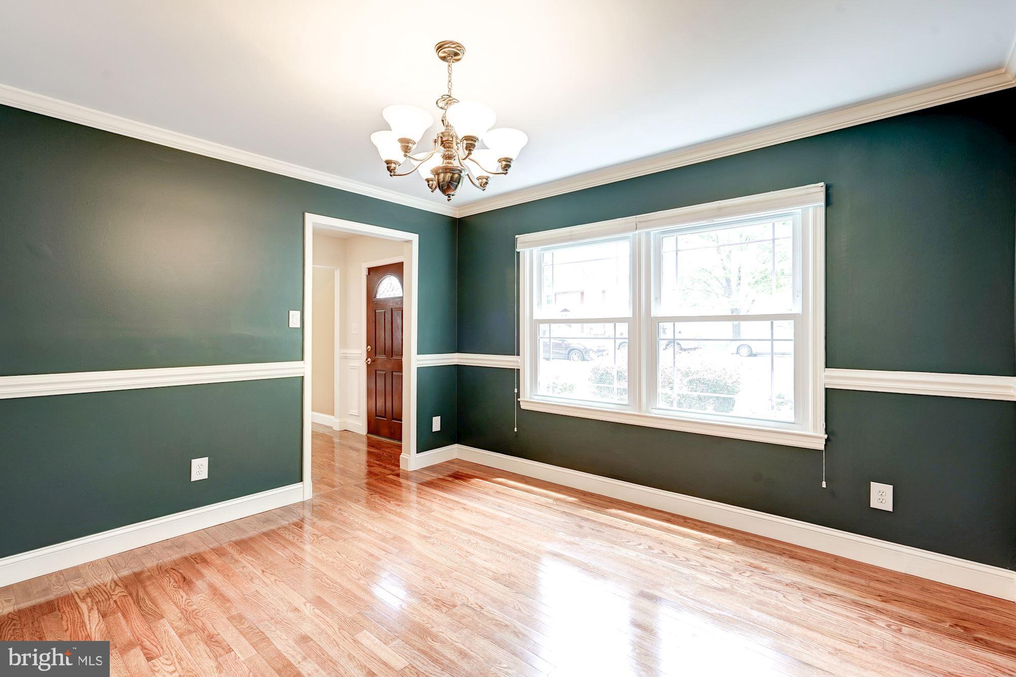 117 North Kennedy Road Sterling, VA 20164 - Photo 8 of 31 Note the Crown Molding and Chair Rail