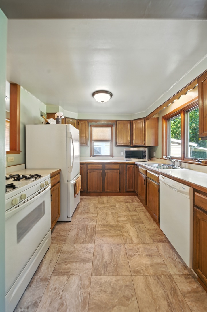 8505 South Clinton Street Dixon, IL 61021 - Photo 7 of 53