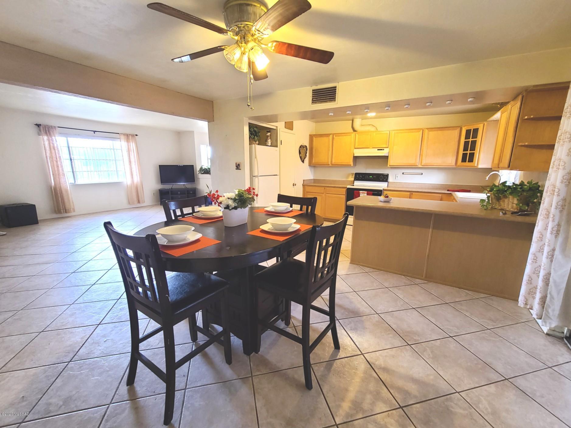 2642 West Capistrano Road Tucson, AZ 85746 - Photo 6 of 23 Gallery Image 6