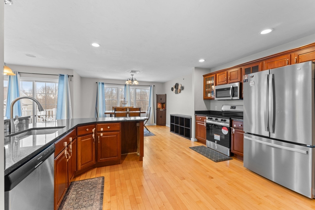 717 Hampton Way, Unit 717 Abington, MA 02351 - Photo 4 of 33