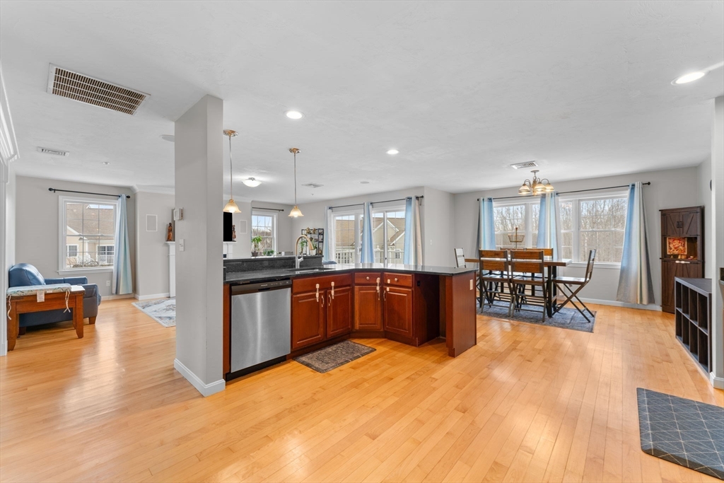 717 Hampton Way, Unit 717 Abington, MA 02351 - Photo 6 of 33