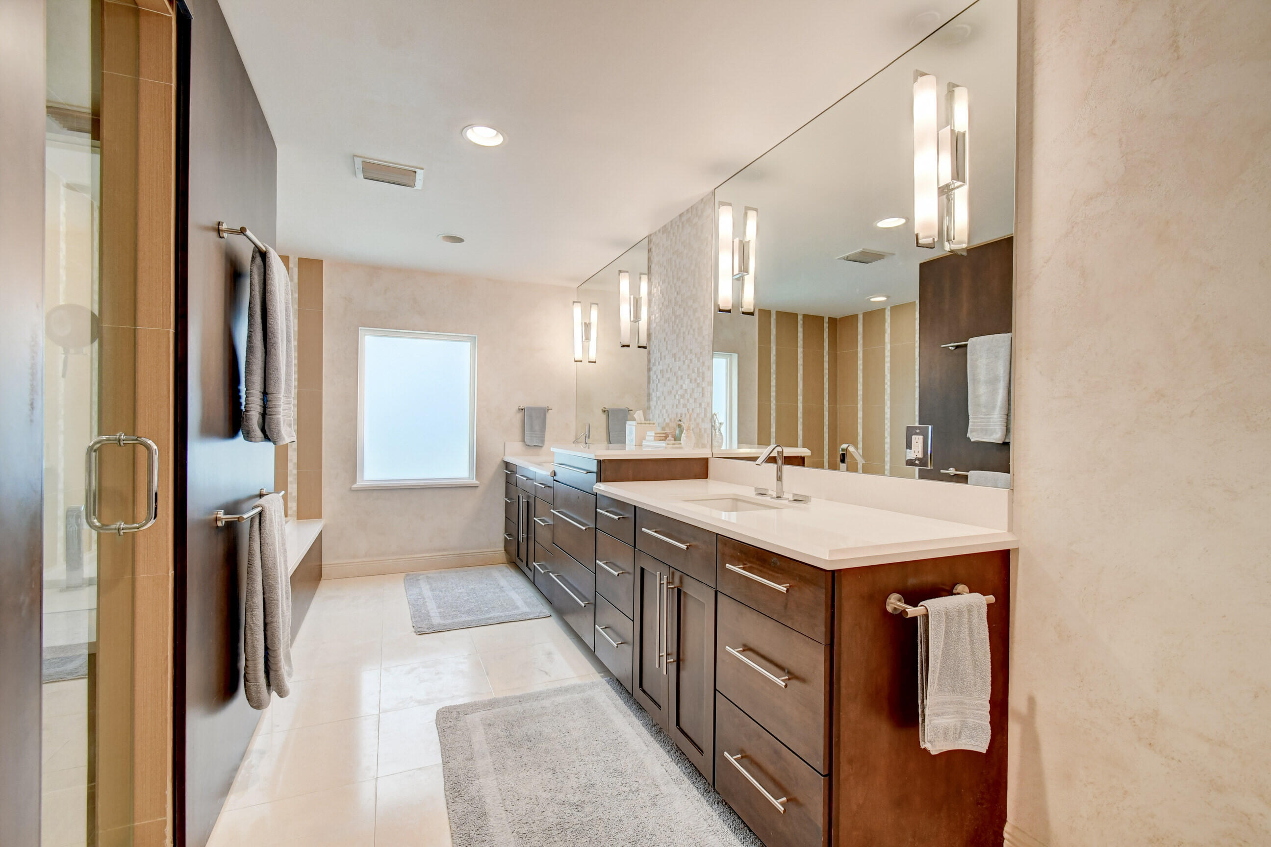 590 Phillips Drive Boca Raton, FL 33432 - Photo 16 of 33 Primary bathroom