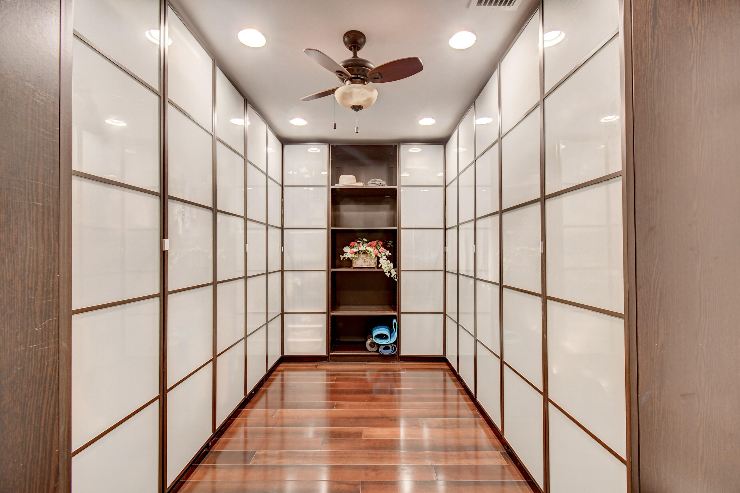 590 Phillips Drive Boca Raton, FL 33432 - Photo 17 of 33 Dressing room