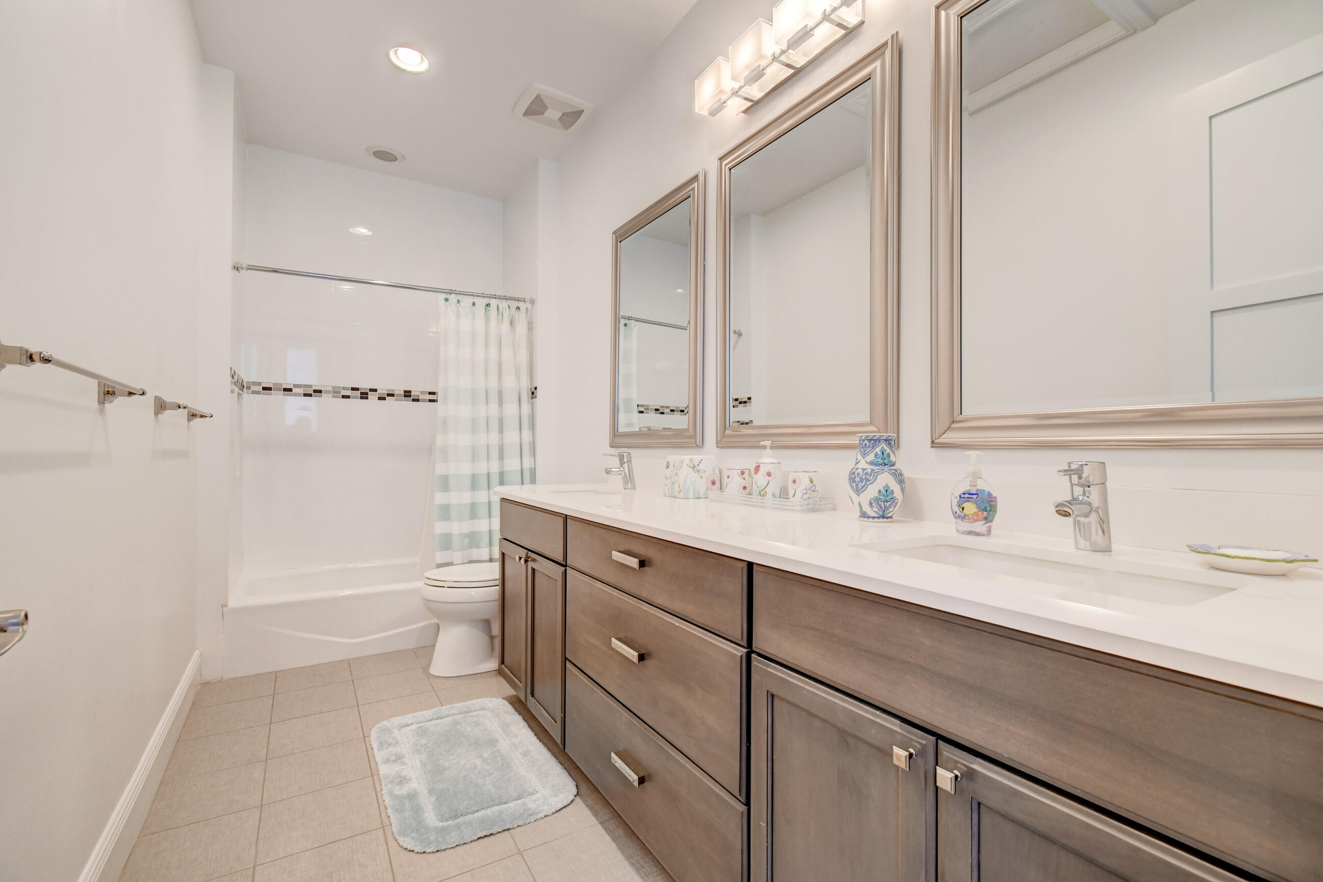 590 Phillips Drive Boca Raton, FL 33432 - Photo 23 of 33 upstairs bathroom