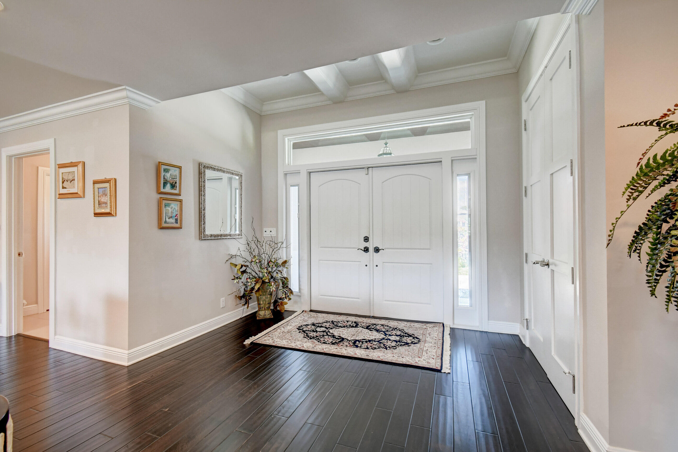 590 Phillips Drive Boca Raton, FL 33432 - Photo 6 of 33 Entryway
