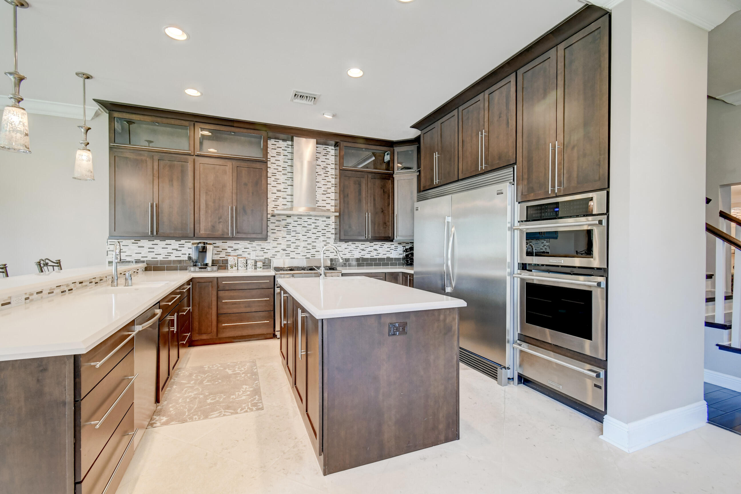 590 Phillips Drive Boca Raton, FL 33432 - Photo 10 of 33 Kitchen
